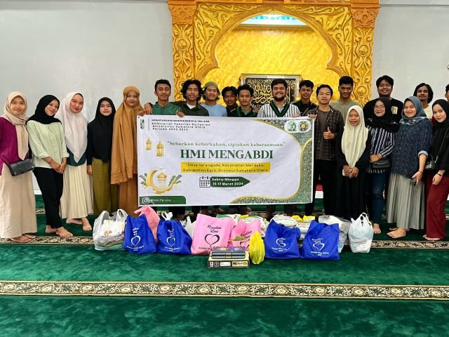 Para Panitia dan Volunteer Pengabdian Masyarakat HMI FP USU di Masjid Desa Jaranguda, Kabupaten Karo, Senin (18/03). | Sumber Istimewa