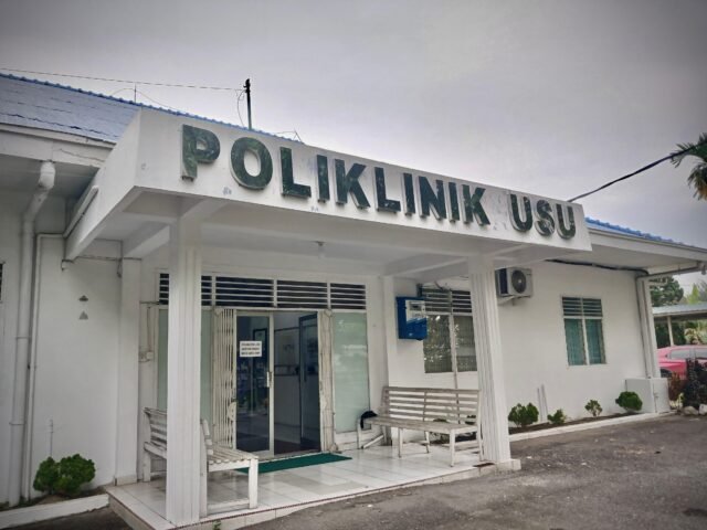 Halaman depan Poliklinik USU yang berlokasi di Pintu 1 USU, Senin (29/04). | Mila Audia Putri