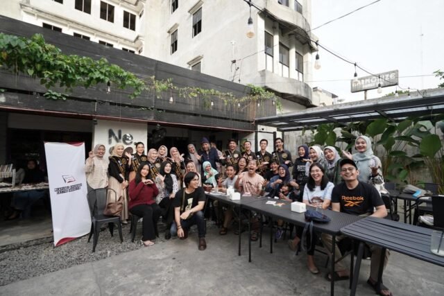 Foto bersama Komunitas Ngobrol Buku Setelah Mengadakan Diskusi Mengenai Buku "Kemarau" karya A.A. Navis | Sumber pribadi