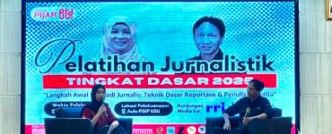 Sesi diskusi bersama salah satu pemateri, Austin Tumengkol selaku Pemimpin Redaksi Waspada Online di Aula FISIP USU (30/01/2025). | Jeremia Rafael Simamora