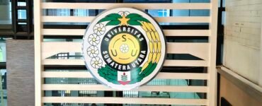 Logo USU di dalam gedung biro rektor, Jumat (11/03/2025). | Derista Putri