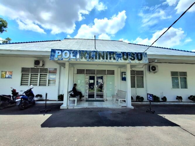 Gedung Poliklinik USU di Jalan Universitas, Pintu 1 USU, Kamis (17/04/2025). | Derista Putri