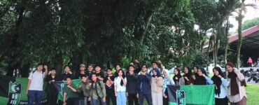 Foto bersama para pemantik dan peserta dalam diskusi kemahasiswaan oleh HMI FIB USU dan KontraS Sumut, Jumat (25/04/2025). | Syaufah Sabila