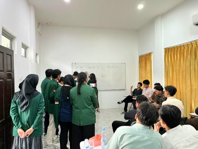Proses penghitungan hasil pemungutan suara Pemira FPsi USU 2025 oleh BP Pemira di Skycross Lantai 2 FPsi USU, Selasa (10/6/2025). | Sumber Istimewa