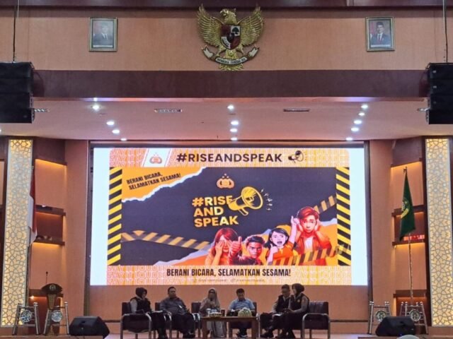 Para pembicara dan moderator dalam kegiatan kampanye pencegahan kekerasan dan perdagangan orang yang digelar oleh Unit PPK USU dan Ditreskrimum Poldasu di Gelanggang Mahasiswa USU, Rabu (18/6/2025). | Cyntia Lorena Br Tarigan