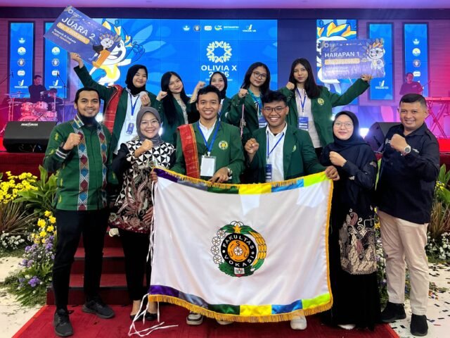 Foto bersama mahasiwa Vokasi USU dan Dosen Pembimbing saat Awarding OLIVIA X 2025 di Universitas Brawijaya, Kamis (31/7/2025). | Sumber Istimewa