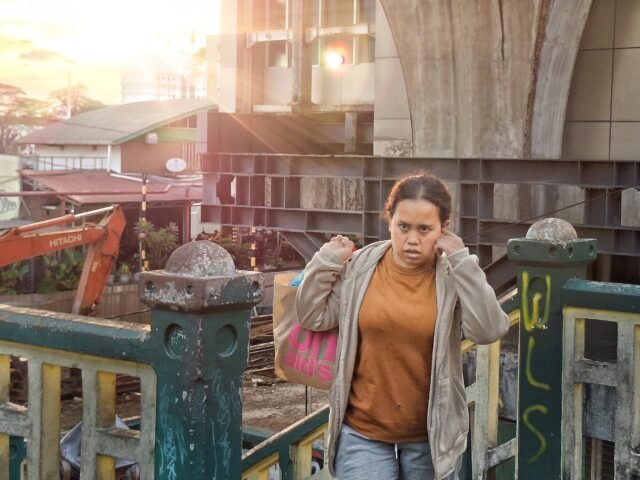 Menunggu | Derista Putri