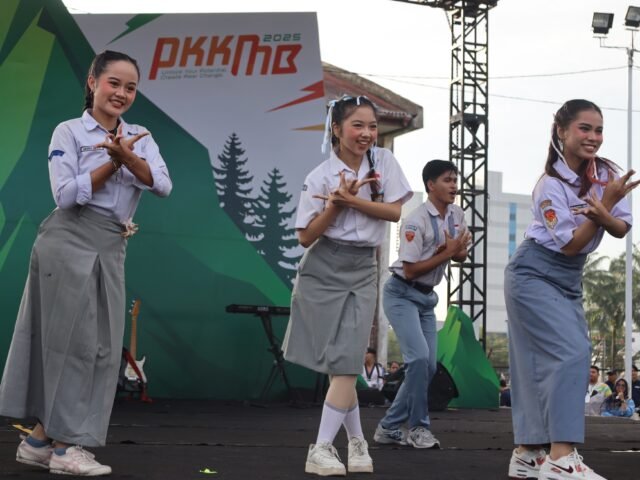 PENAMPILAN | Hiburan musikal di panggung PKKMB USU 2025, Rabu (13/8/2025). | Dormaulina Sitanggang