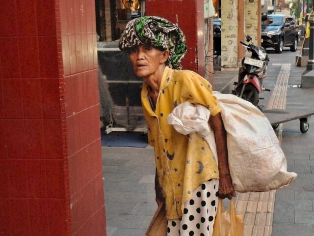 Lelah yang Tak Usai | Derista Putri