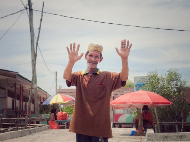 Salam Hangat | Derista Putri