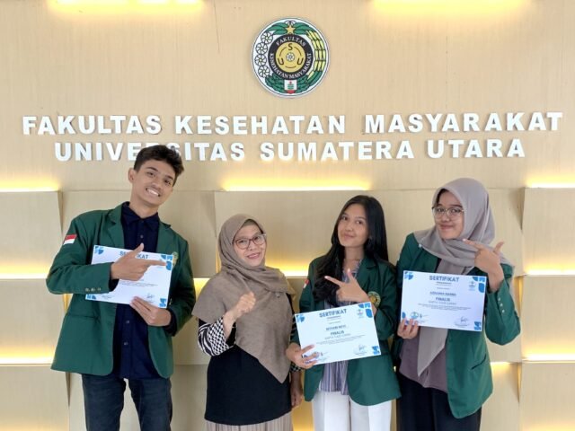 Tim mahasiswa FKM USU bersama dosen pendamping berfoto usai menerima sertifikat dan hadiah, Rabu (3/9/2025). | Sumber Istimewa