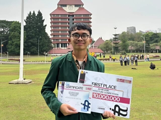 Viory Hizkia Hutauruk, usai meraih Juara I pada kompetisi AFAIR 2026, di Universitas Indonesia, Jumat (10/10/2025). | Sumber Istimewa