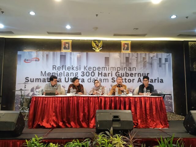 Sesi pemaparan materi dalam Diskusi Publik “Refleksi Kepemimpinan Menjelang 300 Hari Gubernur Sumatera Utara dalam Sektor Agraria” yang digelar oleh Bakumsu di Hotel Hermes Palace, Selasa (30/9/2025). | Jennifer Smith L. Tobing