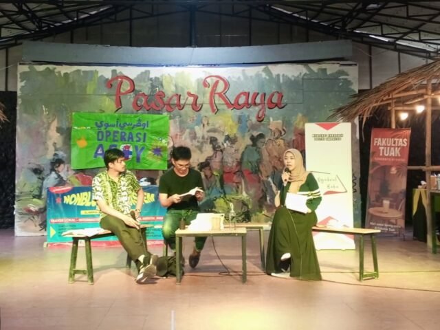 Andi Gultom dan Alda Muhsi dalam diskusi buku "Pengantin-Pengantin Loke Tua" di Taman Budaya Medan, Minggu (19/10/2025). | Jessica Fransiska Br Tarigan