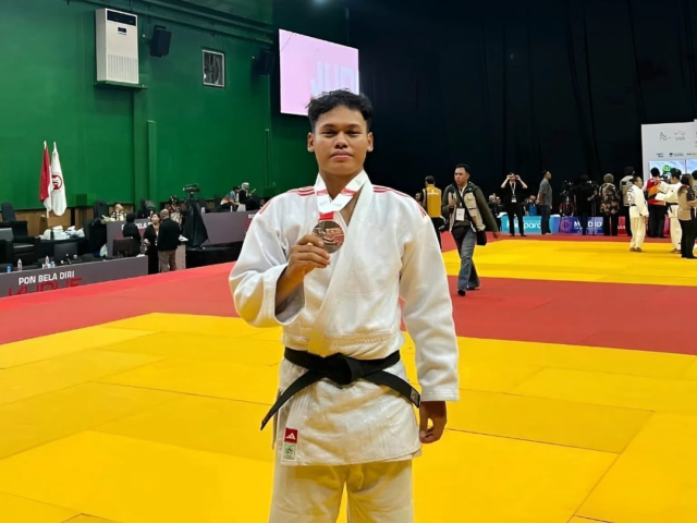 Diego Wirawan Siregar, usai meraih juara III cabang olahraga Judo pada kompetisi PON 2025 di GOR Djarum Arena 3B Kudus, Minggu (12/10/2025). | Sumber Istimewa