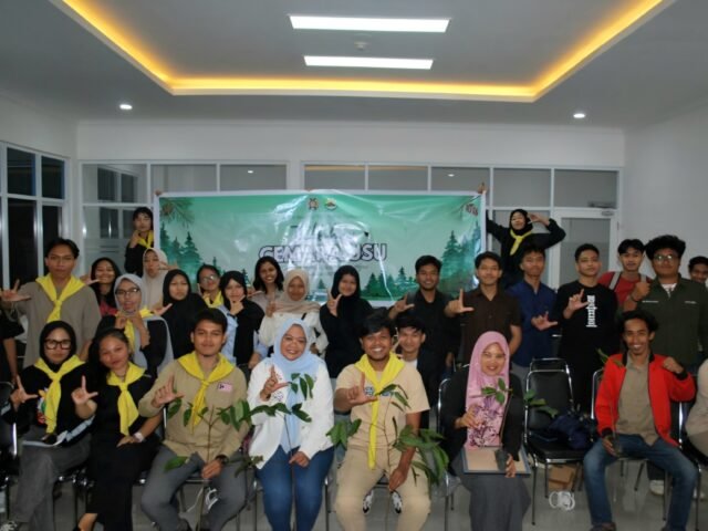 Para pembicara dan peserta dalam talkshow CEMARA yang digelar oleh KOMPAS USU di Student Center USU, Jumat (21/11/2025). | Sumber Istimewa 