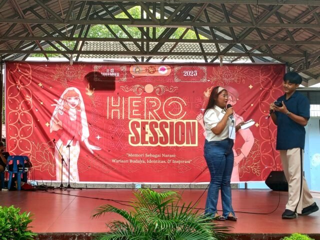 Sry Magdalena dan Rangga Aria Destarata sebagai MC dalam acara Hero Session di Pendopo FIB USU, Selasa (11/11/2025). | Syaufah Sabila