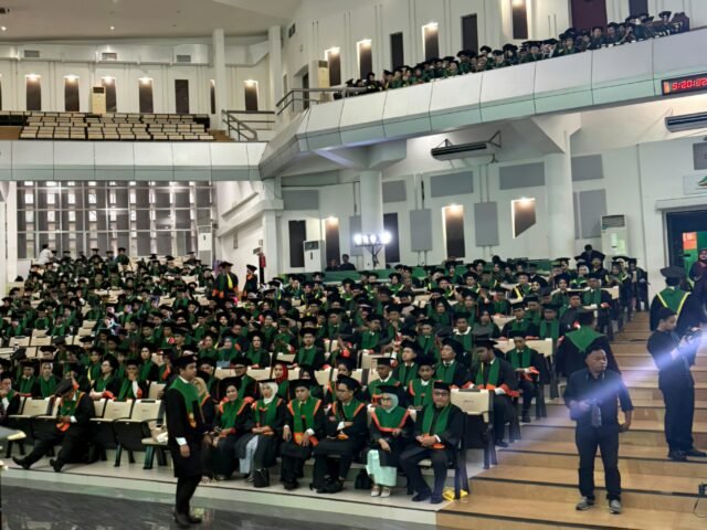 Suasana pelaksanaan wisuda USU periode I T.A. 2025/2026 di Auditorium USU, Kamis (27/11/2025). | Sumber Istimewa