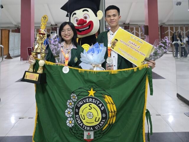 Tim debat FKG USU berfoto bersama usai meraih juara 2 kategori Pratama dalam ajang KDMI Nasional 2025 di Unsoed, Jumat (24/10/2025). | Sumber Istimewa