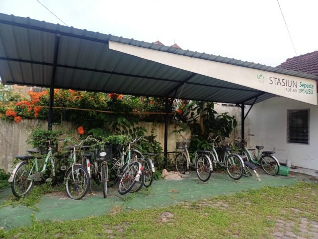 Kondisi sepeda USU di stasiun jalur Sofian dekat Pintu Doraemon, Rabu (5/11/2025). | Dinar Fazira Fitri
