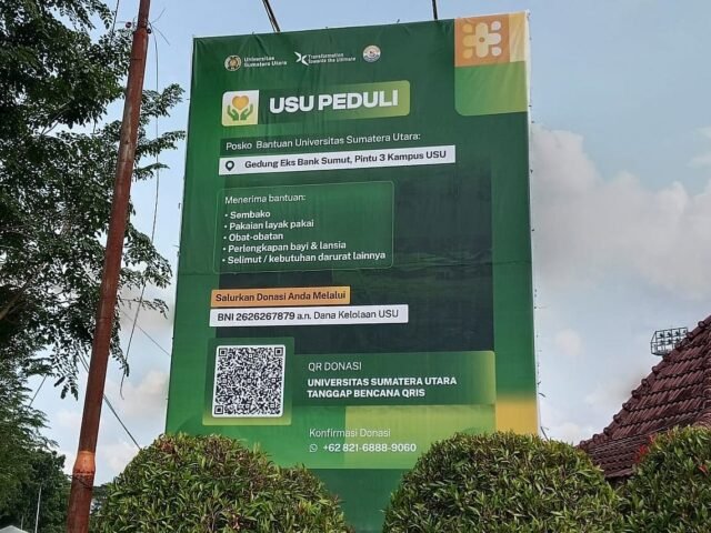 Baliho penggalangan donasi "USU Peduli" bagi korban terdampak banjir di depan Pintu 4 USU, Jumat (5/12/2025). | Ruth Cinthia Sianturi