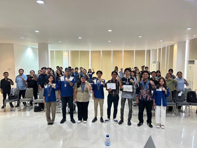 Foto bersama pengurus GMKI FEB USU, delegasi Ditmawalumni USU, hingga jajaran BEM FEB USU, Selasa (18/11/2025). | Sumber Istimewa
