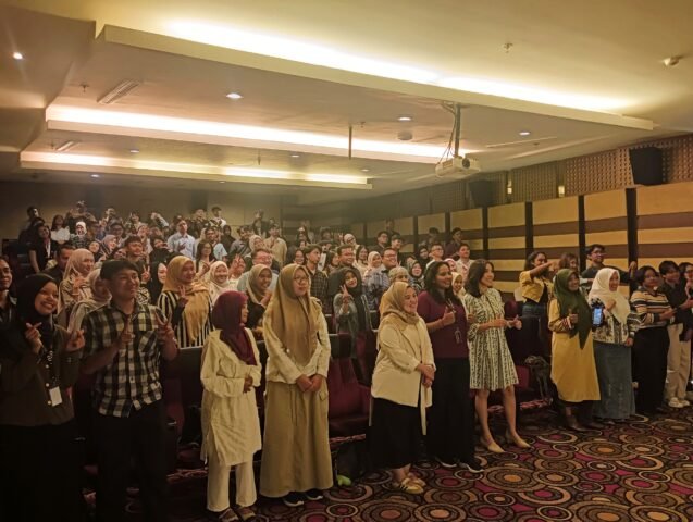 Peserta Indian Film Festival berfoto bersama usai penayangan film English Vinglish di Grand City Hall, Medan, Jumat (13/02/2026). | Deasy Glorya br Situmorang