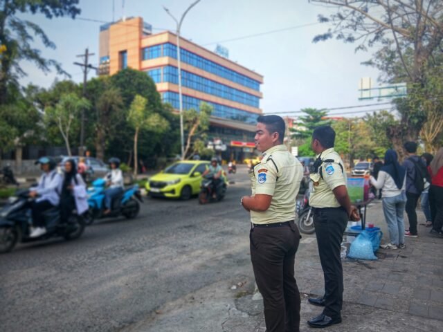 Mengawasi Keramaian | Imelda Sari Manalu