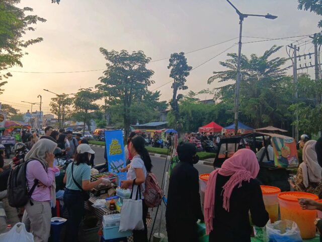 Ramai Jelang Waktu Berbuka | Imelda Sari Manalu