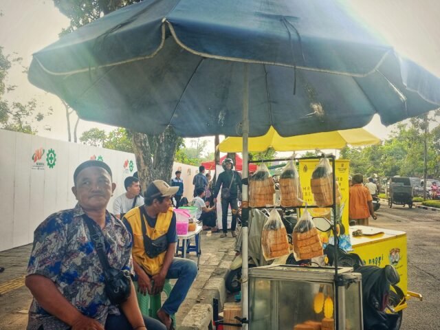 Menanti Pembeli | Jessica Fransiska Br Tarigan