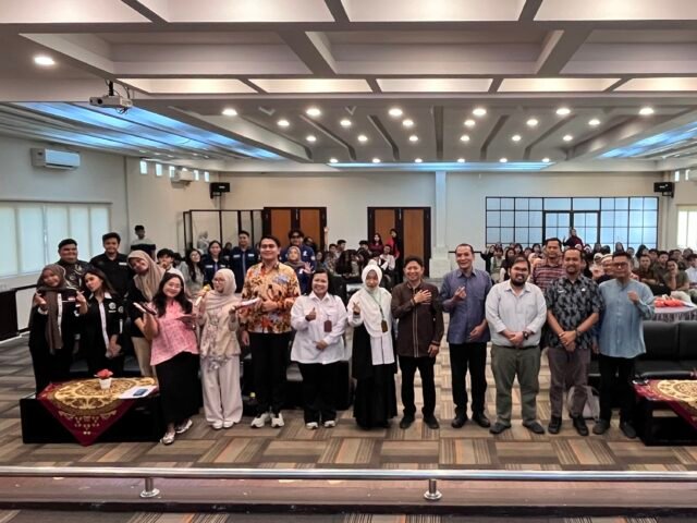 Para narasumber dan akademisi USU dalam acara Diskusi Publik yang digelar olehIMPRODIAP FISIP USU di Aula FISIP USU, Jumat (27/2/2026). | Putri Salwa Assyifa