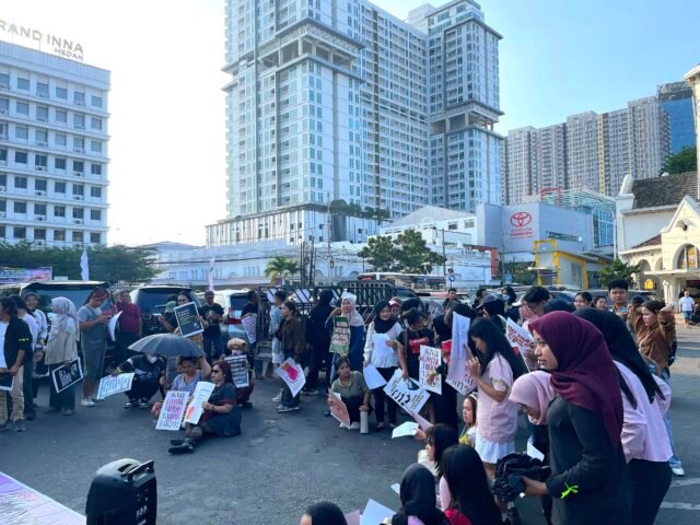 BERKUMPUL | Kumpunan masyarakat dari berbagai komunitas berkumpul menyuarakan hak perempuan dalam aksi Hari Perempuan Internasional, Sabtu (7/3/2026). | Kenny Irenius Surbakti