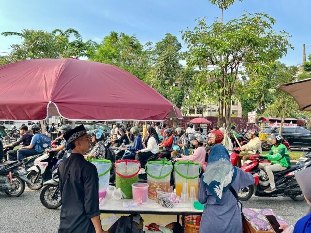 Macet Jelang Waktu Berbuka | Fristania Nadeak