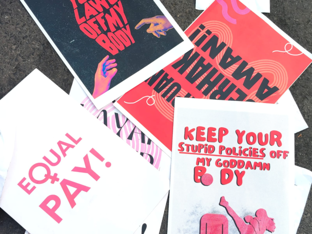 POSTER | Sejumlah poster tuntutan kesetaraan bagi perempuan dalam peringatan Hari Perempuan Internasional, Sabtu (7/3/2026). | Tio Hasianna Vincentia Hatahaean