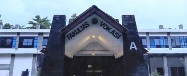 Tampak depan Gedung Fakultas Vokasi USU, Rabu (29/4/2026). | Imelda Sari Manalu
