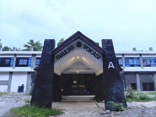 Tampak depan Gedung Fakultas Vokasi USU, Rabu (29/4/2026). | Imelda Sari Manalu