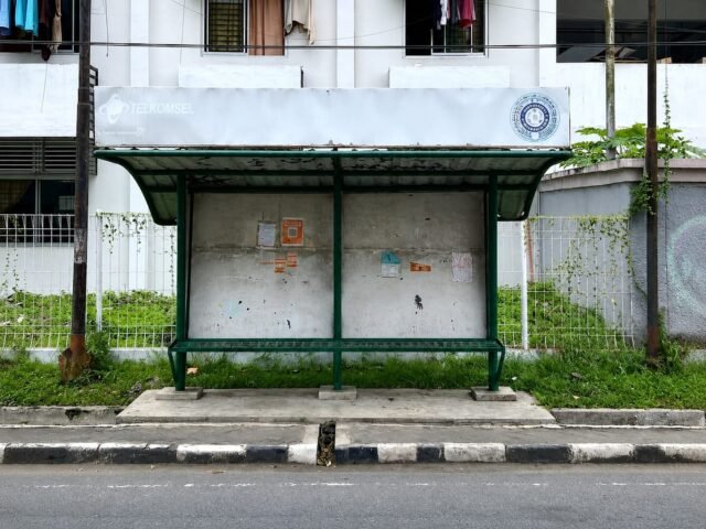 Salah satu halte linus USU yg berada di depan FIB, Selasa (6/5/2026). | Muhammad Nabil Farish