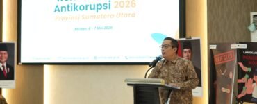 Sesi pemaparan oleh salah satu narasumber, Johnson Ridwan Ginting, seorang Plh Direktur Pembinaan Peran Serta Masyarakat KPK RI, dalam kegiatan Kelas Pemuda Antikorupsi 2026 di Balai Pengembangan Kompetensi PU Wilayah I Medan, Rabu (6/5/2026). | Sumber istimewa