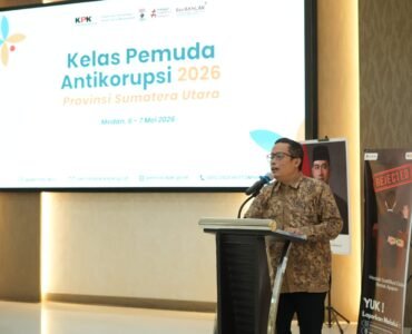 Sesi pemaparan oleh salah satu narasumber, Johnson Ridwan Ginting, seorang Plh Direktur Pembinaan Peran Serta Masyarakat KPK RI, dalam kegiatan Kelas Pemuda Antikorupsi 2026 di Balai Pengembangan Kompetensi PU Wilayah I Medan, Rabu (6/5/2026). | Sumber istimewa