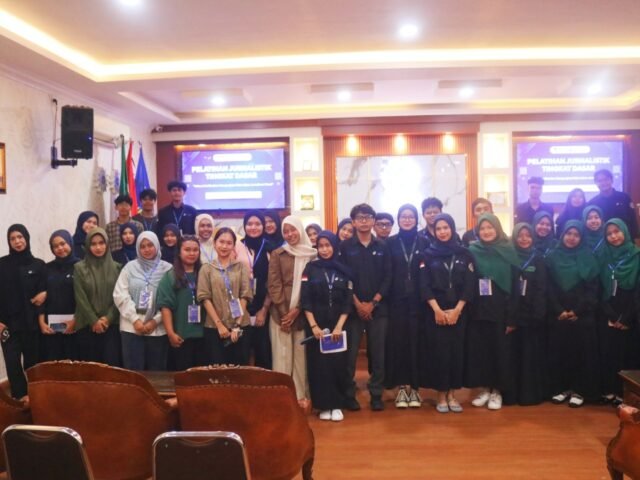 Foto bersama para panitia dan peserta PJTD Teropong UMSU di Aula Fakultas Agama Islam UMSU, Sabtu (16/05/2026). | Sumber Istimewa