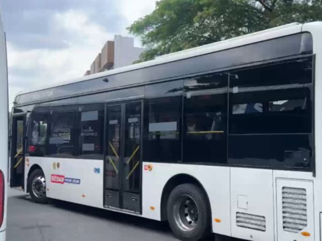 PARKIR | Bus Listrik Medan parkir pada salah satu titik pemberhentian, Selasa (26/05/2026) | Muhammad Nabil Farish