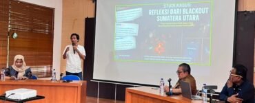 Gilang saat pemaparan materi dalam forum diskusi “Membaca Tantangan Psikososial Generasi Muda di Era Digital” di PUI USU, Selasa(2/6/2026). | Putri Salwa Assyifa