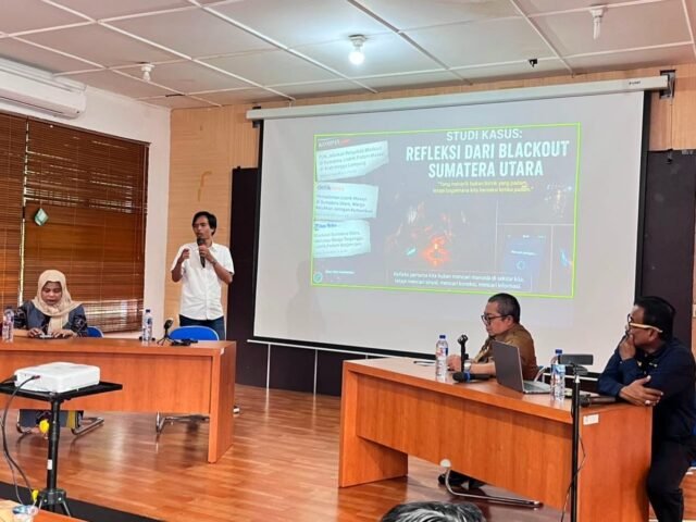 Gilang saat pemaparan materi dalam forum diskusi “Membaca Tantangan Psikososial Generasi Muda di Era Digital” di PUI USU, Selasa(2/6/2026). | Putri Salwa Assyifa 