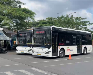 Bus Listrik Medan tampak terparkir menunggu penumpang di salah satu pemberhentian, Medan, Selasa (26/5/2026) | Muhammad Nabil Farish