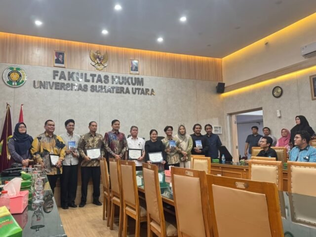 Para tamu undangan, pengulas, moderator, dan peserta dalam kegiatan bedah buku " Ekosistem Kebun Negara Untuk Petani Sawit dan Rakyat", Rabu (19/7/2026). | Sumber Istimewa