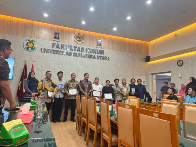 Para tamu undangan, pengulas, moderator, dan peserta dalam kegiatan bedah buku " Ekosistem Kebun Negara Untuk Petani Sawit dan Rakyat", Rabu (19/7/2026). | Sumber Istimewa