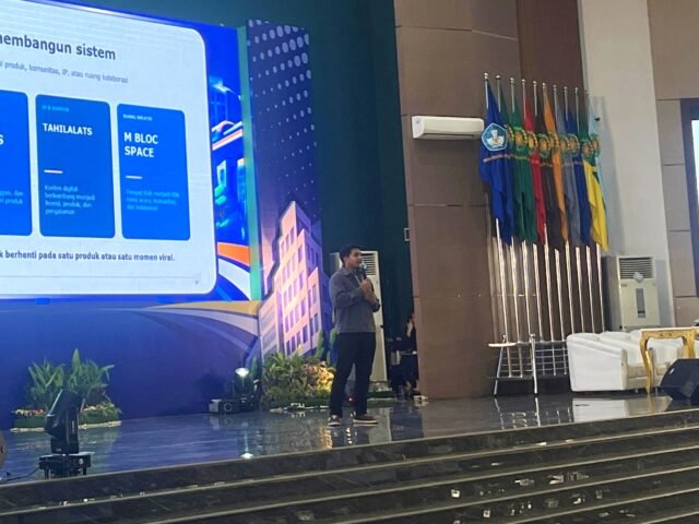 Pemaparan materi pertama oleh Fadhullah mengenai ekonomi kreatif di Auditorium USU, Rabu (16/9/2026). | Deasy Glorya br Situmorang