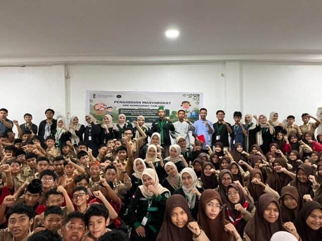Foto bersama peserta kegiatan Pengabdian Masyarakat HMI FKM USU 2026 di SMP Al Razi Sinar Harapan Medan, Jumat (23/10/2026). | Sumber Istimewa