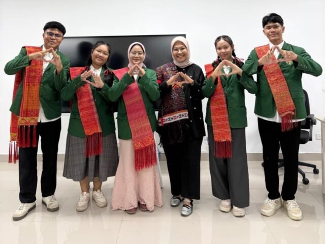 Tim Mahasiswa Vokasi dan FMIPA berfoto bersama, Kamis (5/3/2026) | Sumber Istimewa