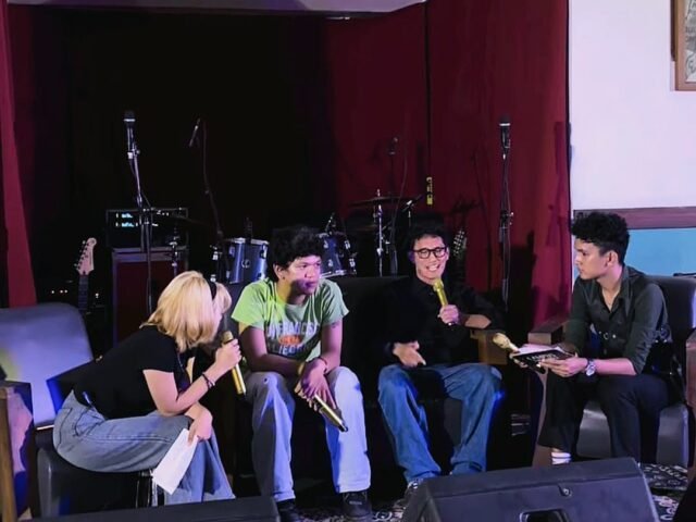 Sesi talkshow dalam acara Campus Noise 2026 di Serayu Cafe and Space, Medan, Jumat (16/10/2026). | Sumber Istimewa